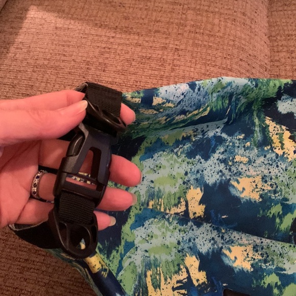 Camping/floating travel bag w Rubberized bottom 18” by 13” - Picture 5 of 7